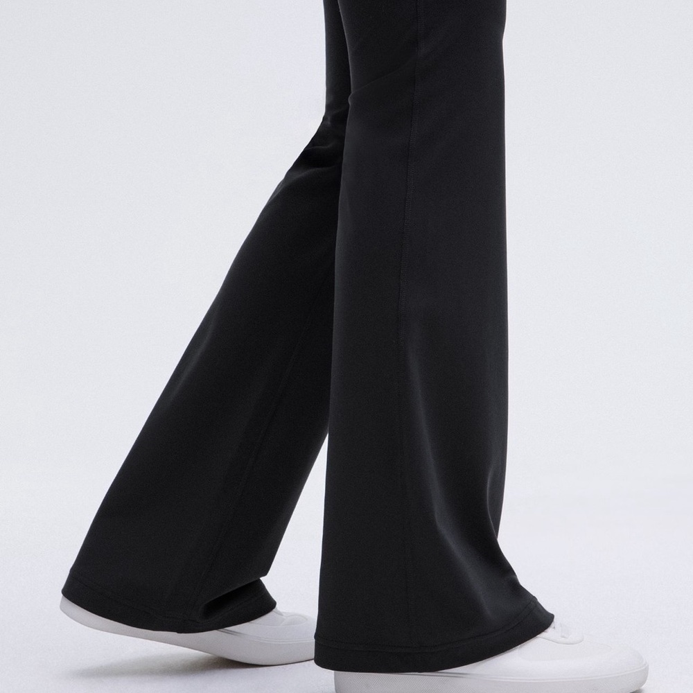 Lululemon Groove Nulu Super-High-Rise Flared Pant (Regular) *NWT 6/Black - Picture 4 of 8